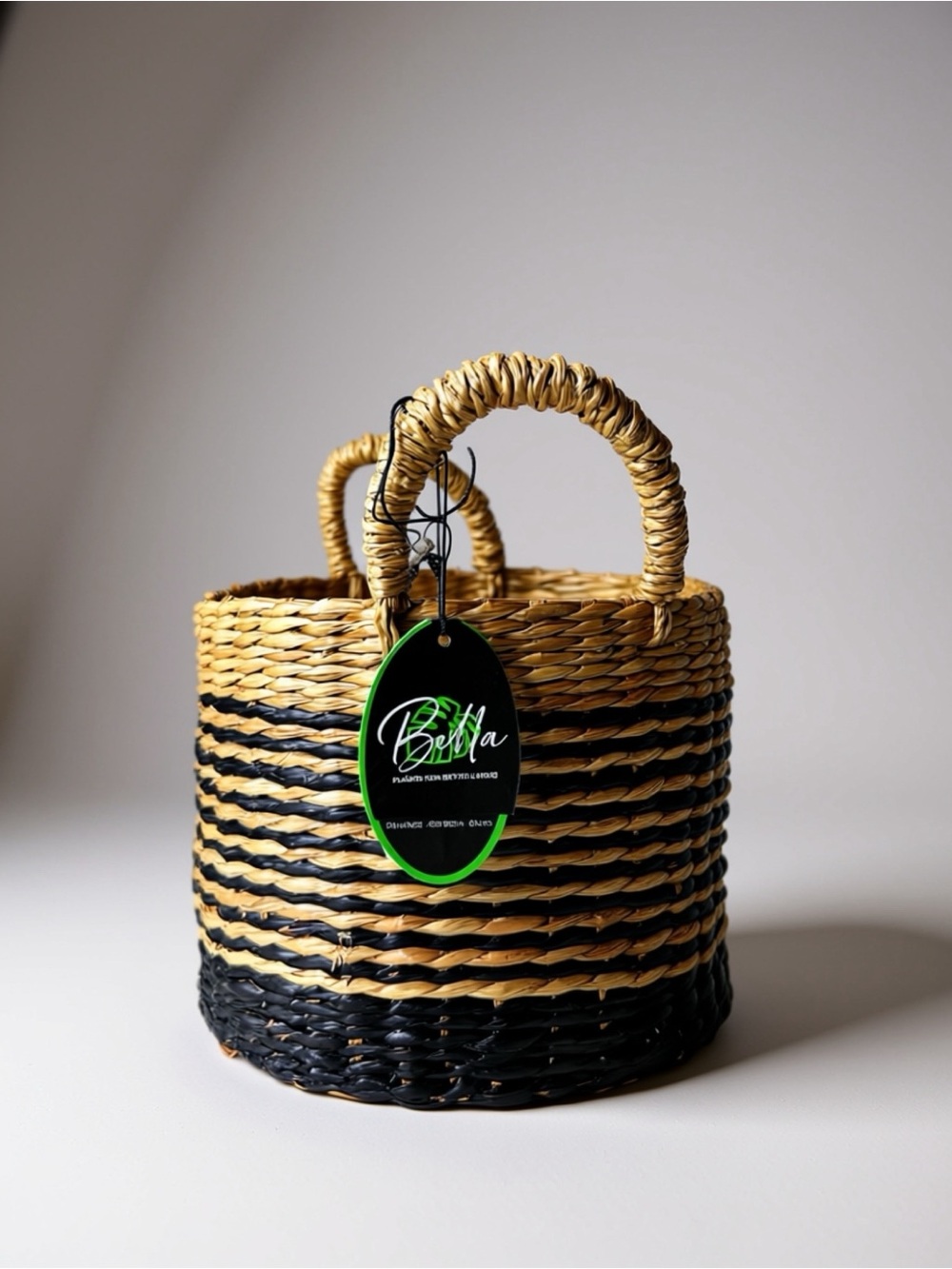 NWT $19.98 Handwoven Black and Natural Seagrass Basket with Handles 5.5x7
